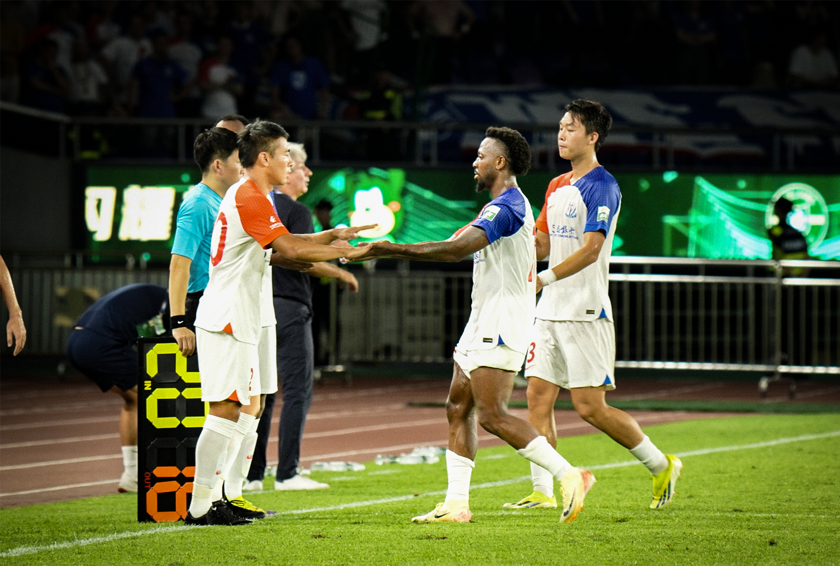 今晨欧超杯焦点战;上海申花刷新队史纪录;气氛紧张;身体对抗强度拉满的简单介绍 今晨欧超杯焦点战;上海申花刷新队史纪录;气氛紧张;身体对抗强度拉满的简单介绍