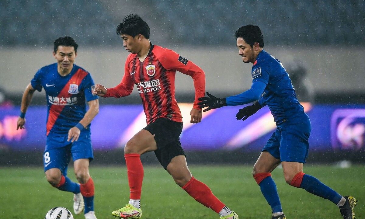 金州勇士再遭质疑备战亚冠转会期广东宏远调整名单以备英超，现场解说直呼：赛前拜仁慕尼黑备战葡超 